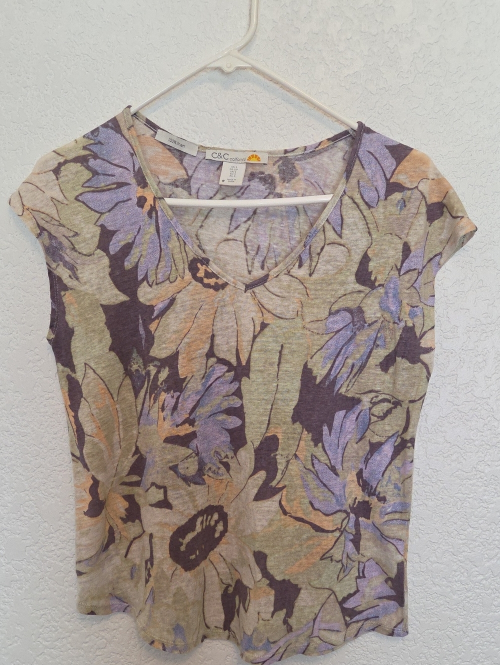 C&C California Linen Floral V-Neck Tee, Size S